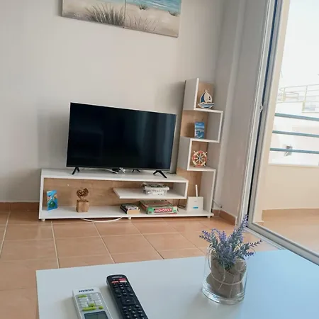 One Bedroom Beachfront Retreat! Comfortable Stay! *